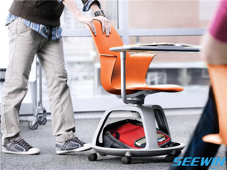 學(xué)校課桌椅